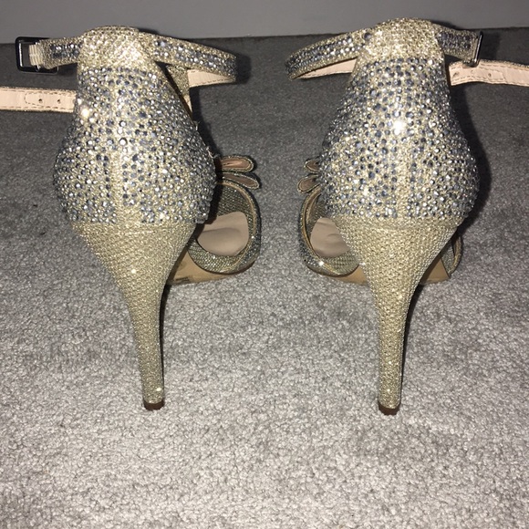 INC Bow Heels - Picture 2 of 8